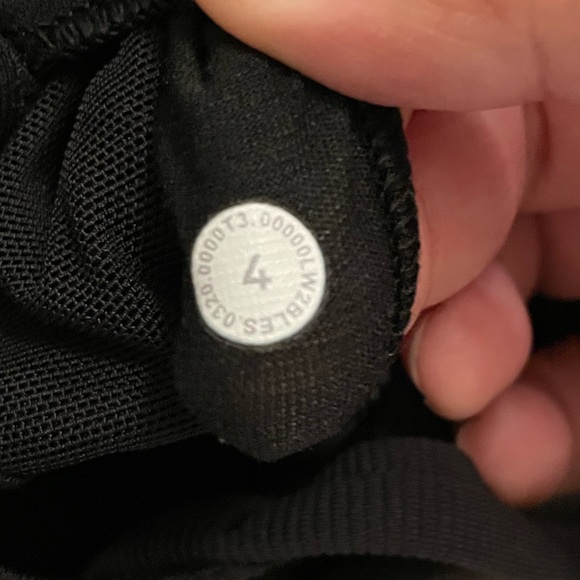 Lululemon Energy Bra *Long Line Texture
Black size 4 - Picture 6 of 6